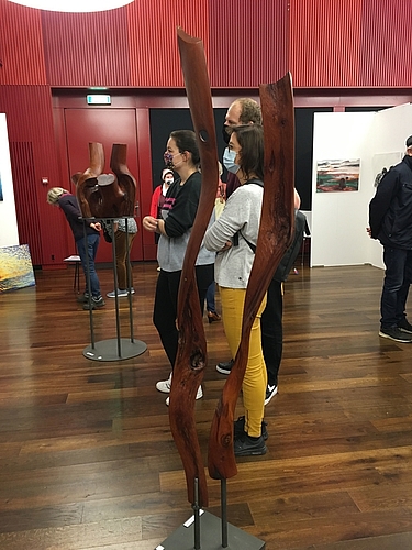 Corona-Kunst von Peter Heusi: «Richtiger Abstand» und «maximal5».