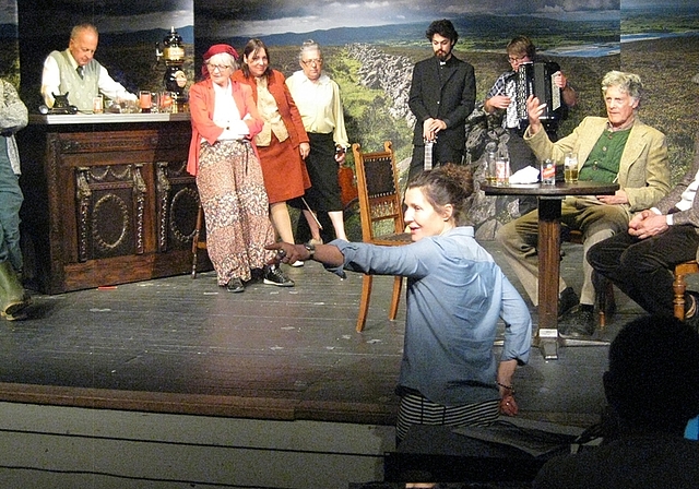 Seit November laufen bei der Aemtler Bühne die Proben für «Lottofieber», eine irische Komödie mit Musik. <em>(Bild Marlise Santiago)</em>