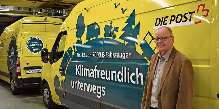 Claude Wuillemin ist stolz auf seinen letzten ausgeführten Auftrag – schon 7000 Fahrzeuge der Post sind elektrisch unterwegs. (Bild Marianne Voss)