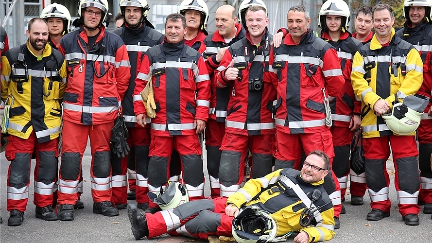Ein Erinnerungsfoto vor der Übungsbesprechung.