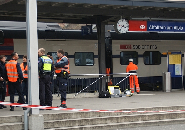 Die Unfallstelle knapp zwei Stunden nach der Kollision. (Bild Thomas Stöckli)