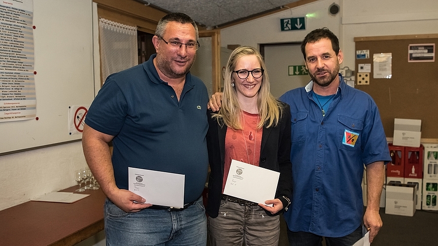 Von links: Michael Suter, Gewinner Kategorie D, Bettina Bereuter, Gewinnerin Kategorie A und OK-Präsident Ueli Müller. (Bilder Andrea Bolliger)
