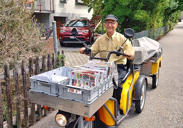 Gegen Ende seiner Berufskarriere war Rolf Hagenbuch wieder regelmässig auf der Zustelltour unterwegs. Zuvor war er viele Jahre im Büro tätig. (Bild zvg.)