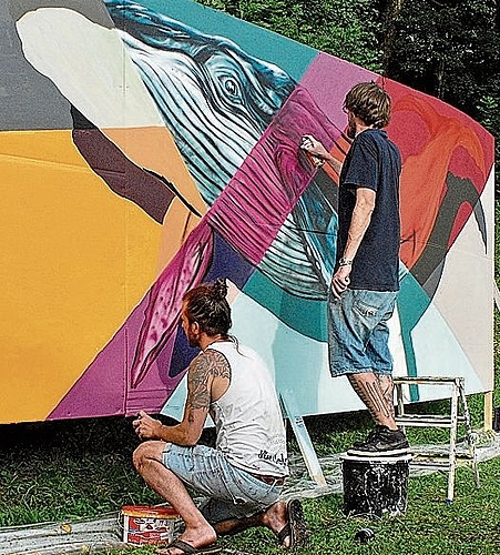 Olivier und Roger von Viva Colores verpassten dem «FeschtiWal» Farbe.