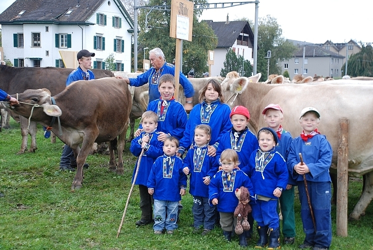 Kleinbauern im wahrsten Sinne des Wortes: Die Kids der Tierhaltergenossenschaft Burkhard Heiniger. (Bilder Martin Mullis)
