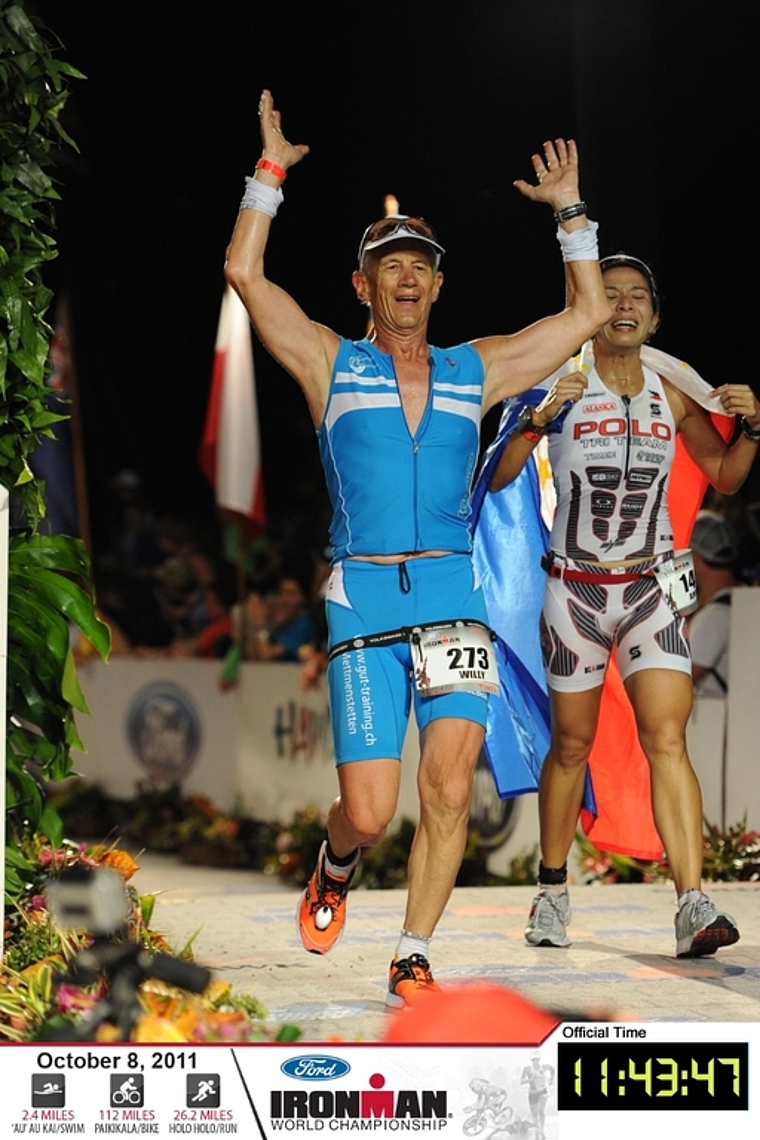 Glücklich im Ziel: Willy Schoch benötigt an der Ironman-WM auf Hawaii lediglich 11 Stunden und 43 Minuten. (Bild zvg.)
