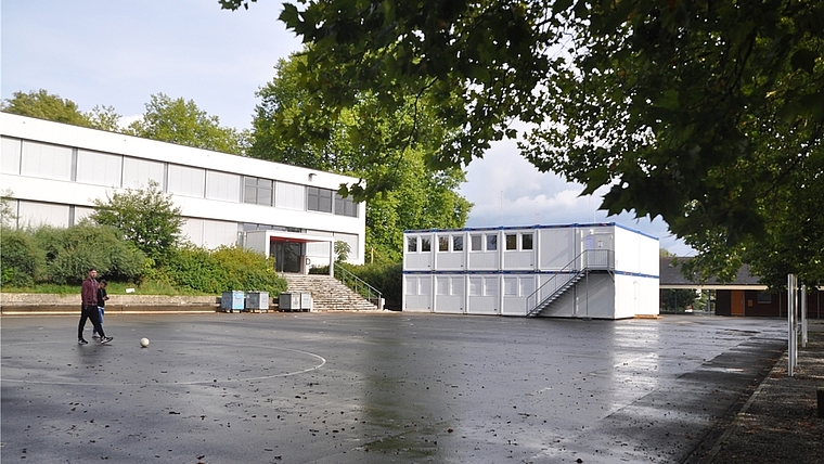 Auf diesem Areal erweitert die Sek. Obfelden-Ottenbach die Schulanlage. Dazu haben die Stimmberechtigten am 27. November 2016 einen Kredit von über 12 Mio. Franken bewilligt und zusätzlich dem sogenannten «Ökopaket» zugestimmt. Die RPK Obfelden