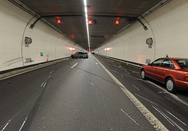 Unfallaufnahme im Üetlibergtunnel. (Bild Kapo ZH)