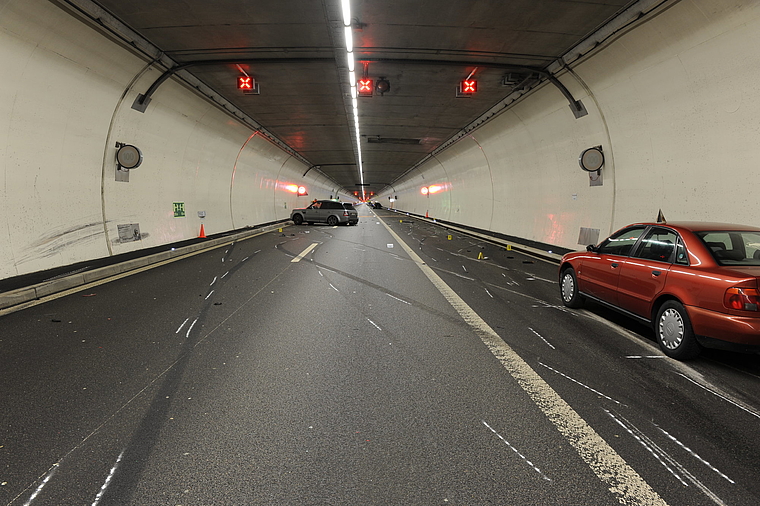 Unfallaufnahme im Üetlibergtunnel. (Bild Kapo ZH)