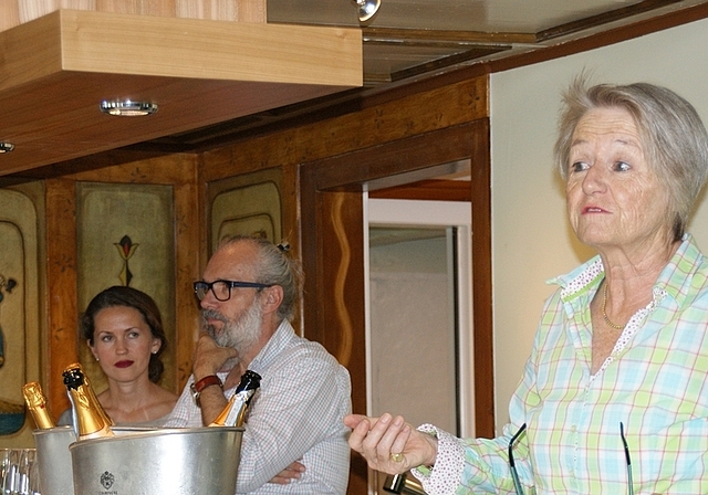 Gastgeber: Genossenschafts-Präsidentin Marianne Roth (rechts) mit dem Wirte-Paar Vitto und Elvira Laubscher.