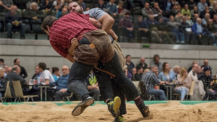 Marco Nägeli (blaues Hemd) im entscheidenden letzten Gang gegen Dominik Roth. (von Anja Bernhard)