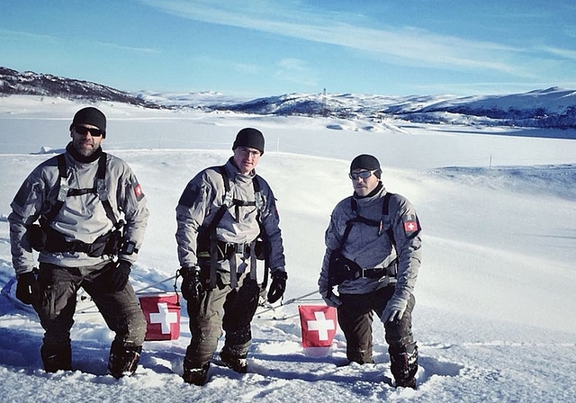 Patrick Mateu (von links), Rouven Strebel und Daniel Mattille im norwegischen Haugastol, direkt vor dem Start. (Bild zvg.)