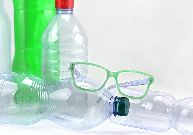 Diese Brille hat sie mit einer Kollegin aus Petflaschen gefertigt. <em>(Bild zvg.)</em>