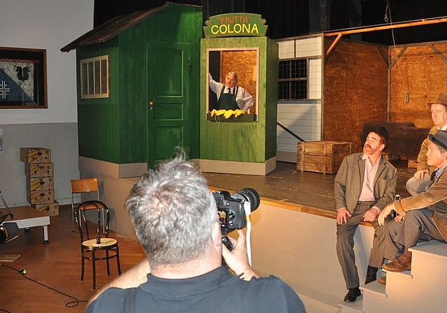 Die drei Clochards mit einer Gesangseinlage. Links: Trailerproduzent Ruedi Niederer.<em> (Bilder Werner Schneiter)</em>