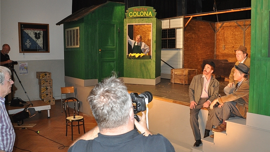 Die drei Clochards mit einer Gesangseinlage. Links: Trailerproduzent Ruedi Niederer.<em> (Bilder Werner Schneiter)</em>
