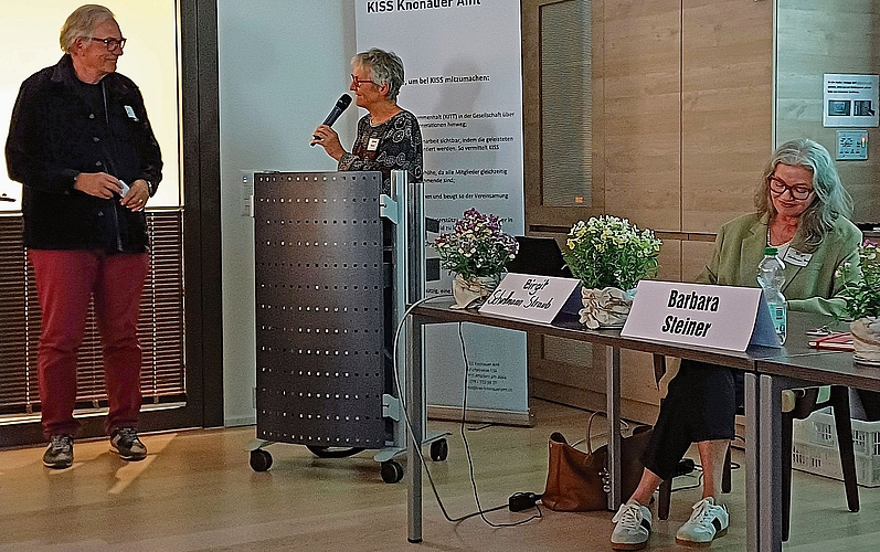 Beat Bär stellt sich als neuer Vizepräsident vor. Präsidentin Barbara Steiner und Geschäftsführerin Birgit Schellmann Straub freuen sich auf die Zusammenarbeit (von links). (Bild Regula Zellweger) Beat Bär stellt sich als neuer Vizepräsident vor. Präsidentin Barbara Steiner und Geschäftsführerin Birgit Schellmann Straub freuen sich auf die Zusammenarbeit (von links). (Bild Regula Zellweger)