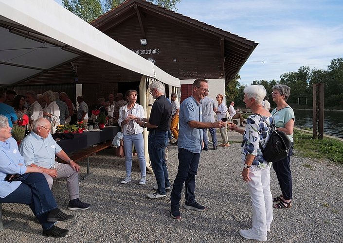 Traditionell fand der Rüüss-Abig im Festzelt beim Pontonier-Haus an der Reuss in Ottenbach statt. (Bilder Claudia Eugster)