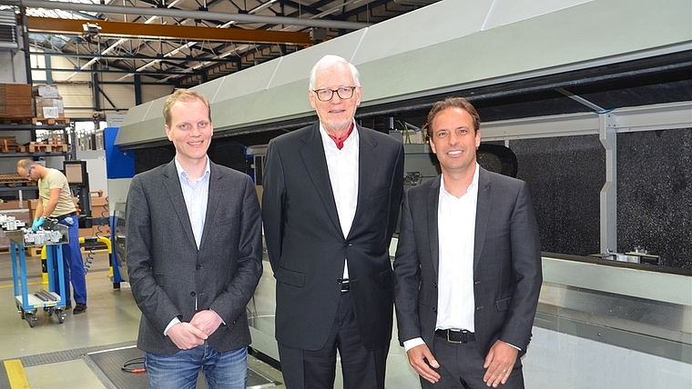 Die Unternehmensleitung der Ernst Schweizer AG. Von links: Samuel Schweizer, Hans Ruedi Schweizer und Roman Berger. (Bild Thomas Stöckli)