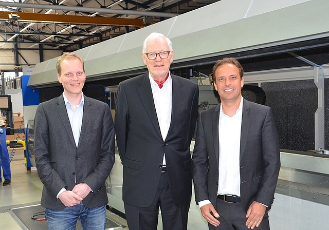 Die Unternehmensleitung der Ernst Schweizer AG. Von links: Samuel Schweizer, Hans Ruedi Schweizer und Roman Berger. (Bild Thomas Stöckli)