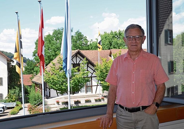Hat Ruhe in den Gemeinderat Bonstetten gebracht: Erwin Leuenberger im Gemeindehaus. (Bild Thomas Stöckli)