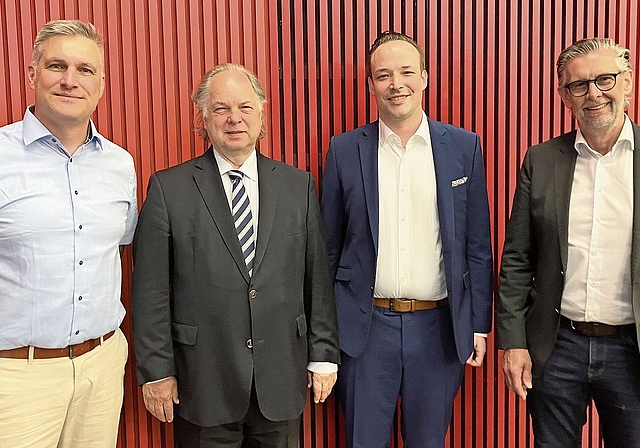 Am Frühlingsanlass im Kasinosaal (von links): Martin Fröhli (Präsident HEV Albis), Jean-Luc Cornaz, Michel Fleury und Matthias Bär (Vorstand HEV Albis). (Bild Marianne Voss)