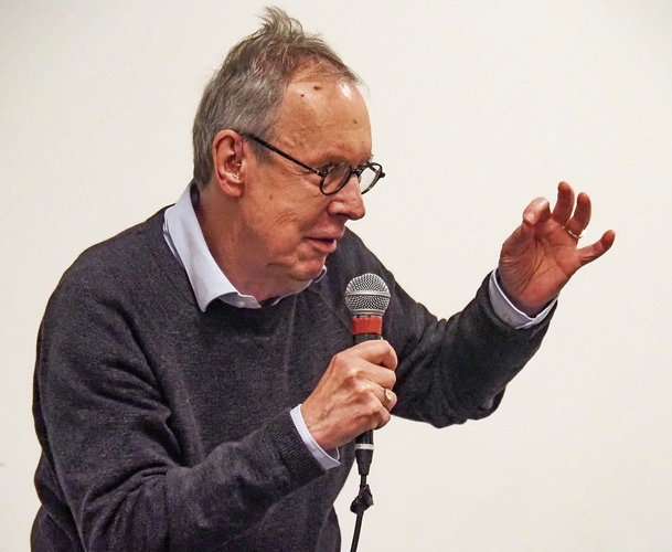 Felix Aeppli entführte das Publikum mit einem Referat in die Zeit, als die Bilder laufen lernten.