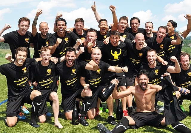 Die zweite Mannschaft des FC Wettswil-Bonstetten – komplett bestehend aus «Eigengewächsen» – realisierte erstmals den Aufstieg in die 2. Liga. <em>(Bild Kaspar Köchli)</em>