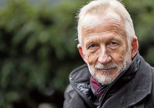 «Früher war Sterben Schicksal. Dann schob die Medizin den Tod immer mehr hinaus. Seither müssen wir entscheiden, wann wir den Kampf aufgeben. Covid-19 hat das Rad ein Stück weit zurückgedreht.» Roland Kunz, Palliativmediziner. (Bild Severin Big