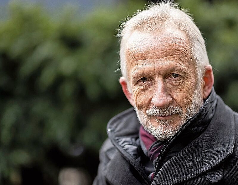 «Früher war Sterben Schicksal. Dann schob die Medizin den Tod immer mehr hinaus. Seither müssen wir entscheiden, wann wir den Kampf aufgeben. Covid-19 hat das Rad ein Stück weit zurückgedreht.» Roland Kunz, Palliativmediziner. (Bild Severin Big