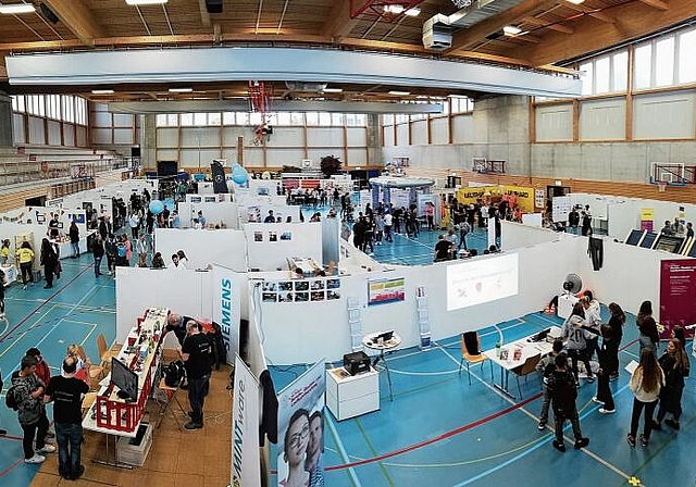 Seit 2011 ist die Bonstetter Dreifachhalle Schachen fixer Austragungsort der Ämtler Berufsmesse. (Archivbild)