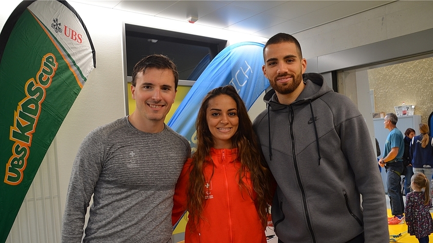 Vorbilder: Die Para-Athleten Philipp Handler und Abassia Rahmani sowie Hürdenläufer Kariem Hussein (von links) stellten sich den Autogramm- und Selfie-Wünschen. <em>(Bilder Thomas Stöckli)</em> Vorbilder: Die Para-Athleten Philipp Handler und Abassia Rahmani sowie Hürdenläufer Kariem Hussein (von links) stellten sich den Autogramm- und Selfie-Wünschen. <em>(Bilder Thomas Stöckli)</em>