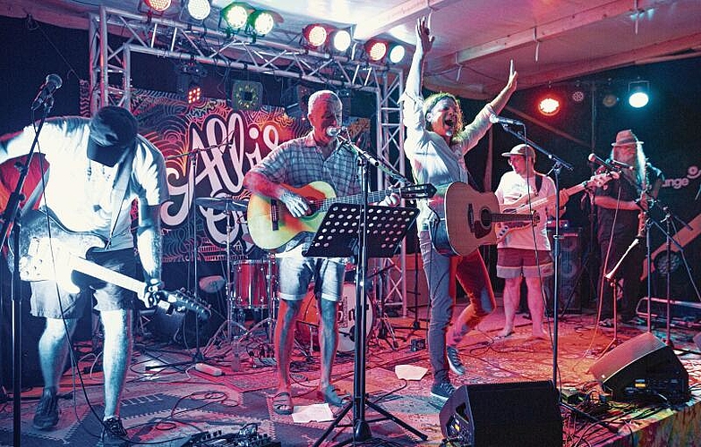 «The Lost Keys & Friends» rockten in variierender Zusammensetzung zu Songs von Queen, The Beatles, Joe Cocker oder Janis Joplin. (Bilder André Kaiser)