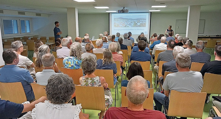 Trotz warmem Wetter kamen zahlreiche Interessierte an die Infoveranstaltung im MZG-Saal an der Büelstrasse. (Bild mwe)