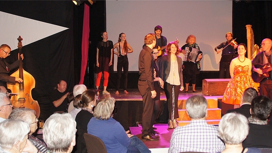 Vielseitig, feinsinnig und poetisch, ebenso mit Charme und mit Witz, präsentieren sich Künstlerinnen und Künstler. (Bilder Urs E. Kneubühl)
