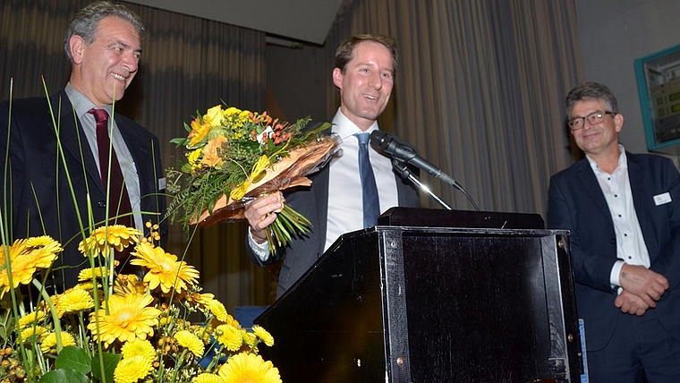 SVP-Prominenz in Kappel. Nationalrat Thomas Aeschi, flankiert von Bezirkspräsident Hans Finsler (links) und Kantonsrat Martin Haab. (Bild Martin Mullis)