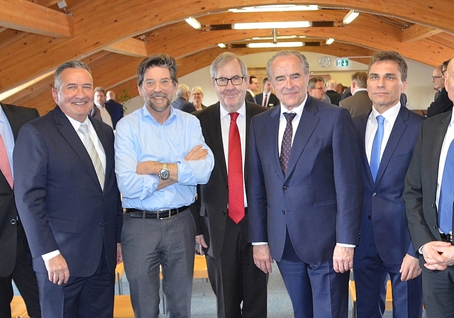 Gastgeber Andreas Meyer-Heim, Chefarzt Kispi-Rehabilitationszentrum Affoltern (3.v.l.), mit den ZKB-Vertretern. Von links: Mario Landolt (Leiter Firmenkunden Zürich-West), Urs Derrer (Marktgebietleiter Private Banking Zürich-West), Hans Kaufmann un