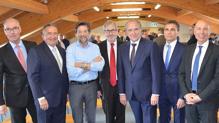 Gastgeber Andreas Meyer-Heim, Chefarzt Kispi-Rehabilitationszentrum Affoltern (3.v.l.), mit den ZKB-Vertretern. Von links: Mario Landolt (Leiter Firmenkunden Zürich-West), Urs Derrer (Marktgebietleiter Private Banking Zürich-West), Hans Kaufmann un