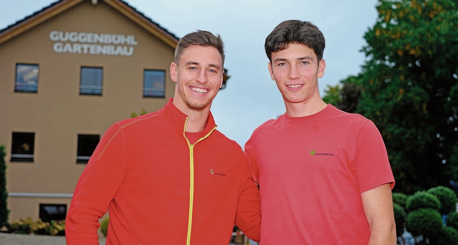 Swiss-Skills-Bronzemedaillengewinner Elia Ruckstuhl (rechts) mit seinem Lehrlingsausbildner Tim Gutknecht. 