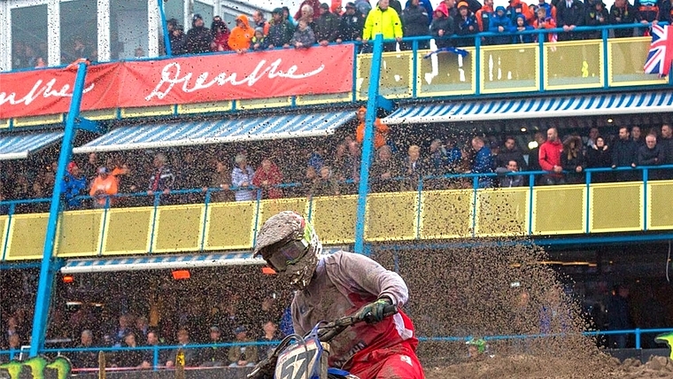 Cyrill Scheiwiller kämpft sich durch den Sand am Motocross der Nationen in Assen. <em>(Bild Eva Szabadfi)</em>