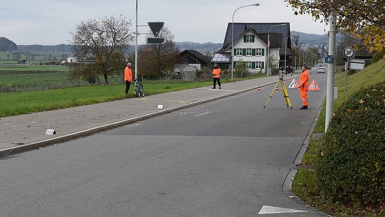 Die Unfallstelle auf der Schachenstrasse von Bonstetten. <em>(Bild Kapo ZH)</em>