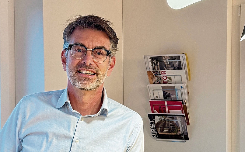 Thomas Frick in seinem Architekturbüro in Hausen. (Bild Brigitte Reemts Flum)