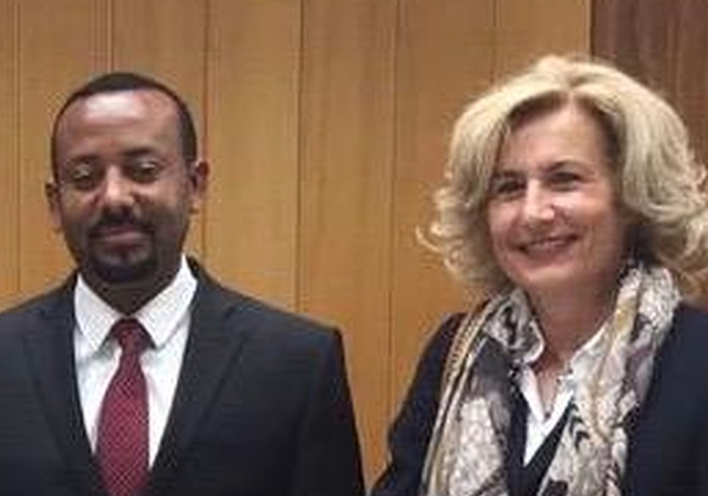 Ihm vertraut sie: Sonja Dinner, Präsidentin der «Dear Foundation» mit Friedensnobelpreisträger Abiy Ahmed.