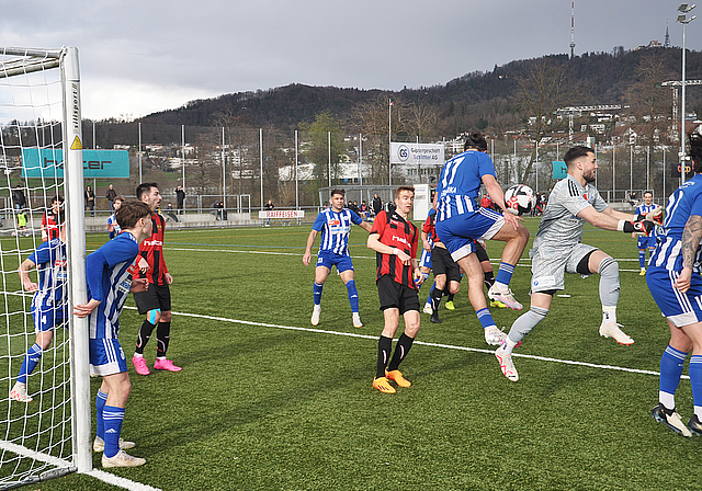 Beim Cupspiel Wettswil-Bonstetten gegen Concordia Basel wurde viel Spektakel geboten. (Bilder Kaspar Köchli)