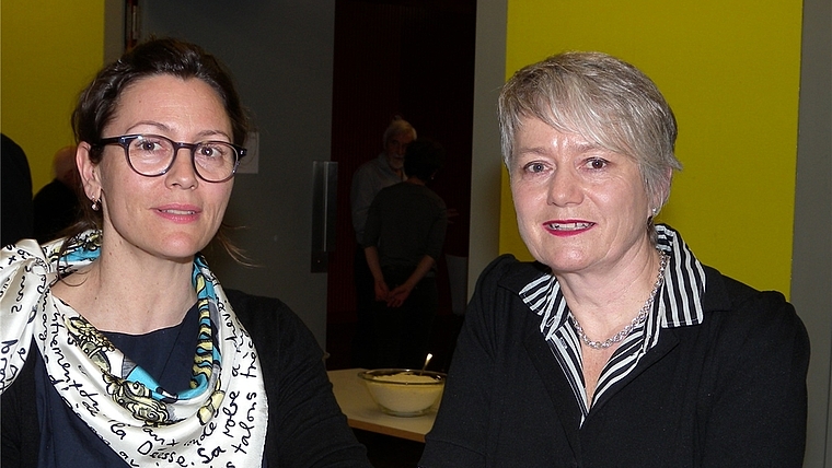 Regierungsrätin Jacqueline Fehr kam zusammen mit Prisca Passigatti, Ansprechperson für die regionale Kulturförderung, zum «LaMarotte»-Jubiläum. (Bild mvm)