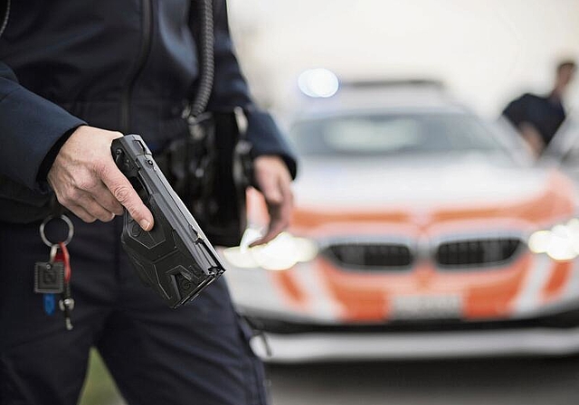 Der Einsatz der Schusswaffe muss verhältnismässig und das letzte verfügbare Mittel sein. (Bild Gian Ehrenzeller)