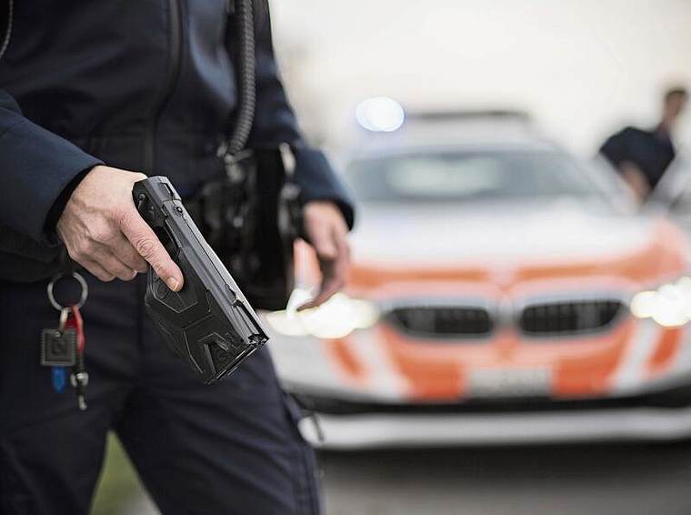 Der Einsatz der Schusswaffe muss verhältnismässig und das letzte verfügbare Mittel sein. (Bild Gian Ehrenzeller)