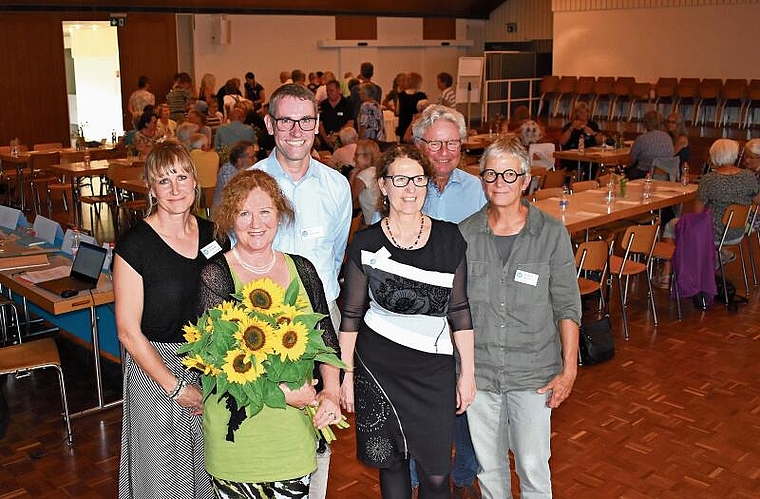 Der neu gewählte Vorstand mit der scheidenden Präsidentin. Von links: Esther Schaudt, Marianne Zimmerli Abrach,
Urs Schneiter, Maja Mosimann, Beat Schärer und Barbara Steiner. Abwesend: Herbert Enzler. (Bild Marianne Voss)