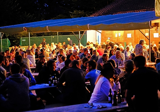 Friedliche Stimmung am Uerzliker Waldfest von letztem Samstag. <em>(Bild Martin Platter)</em>