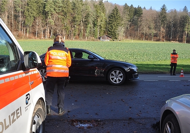 Kontrolle des rollenden Verkehrs: Passt der Lenker zum Fahrzeug? Da ist auch «Bauchgefühl» gefragt. <em>(Bilder Werner Schneiter)</em>