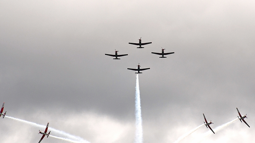 Das PC-7-Team, die Kunstflugstaffel der Schweizer Luftwaffe, begeisterte mit einem veritablen Luftballett.